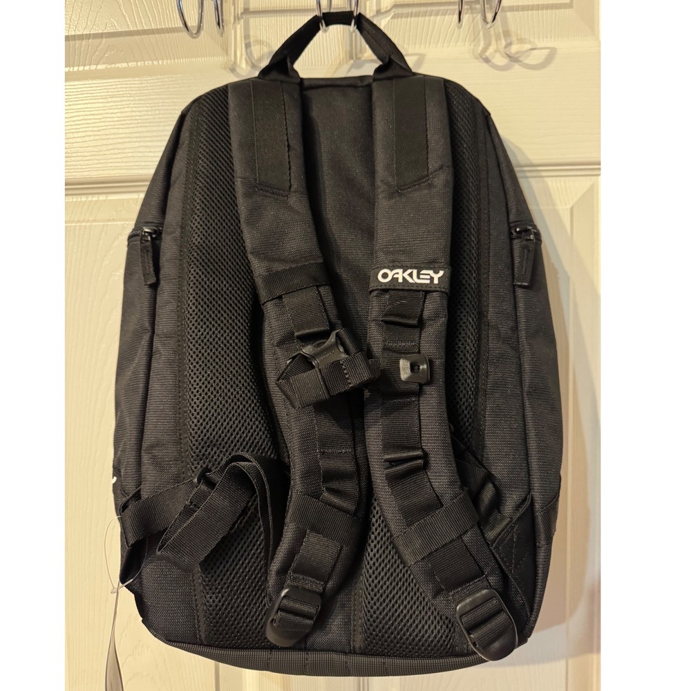 Oakley Street Organizing Backpack 22L Blackout Laptop Bag RFID New School Travel - Picture 6 of 8